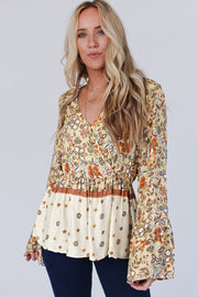 Wrapped V-neck floral blouse in lightweight polyester