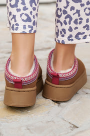 Slip-on snow boots with soft thermal plush lining