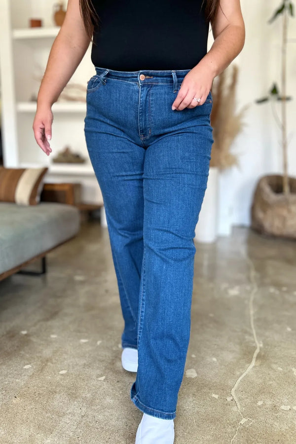 Judy Blue Jeans - High Rise Straight Leg in Washed Denim