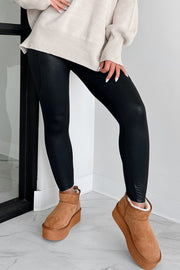 Black leggings with functional side pockets for phone and keys