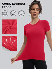 Seamless workout shirt with crew neckline and regular fit for yoga and gym