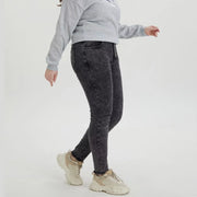 Plus size cotton-polyester skinny jeans for a polished look