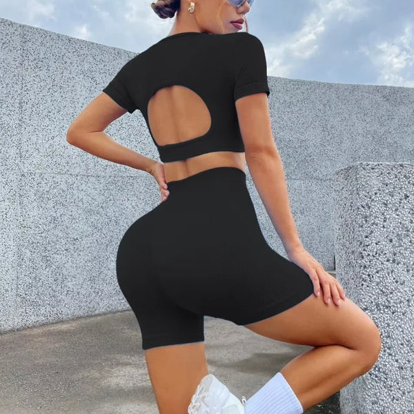Seamless Yoga Set — Quick-Dry Top & Peach Hip Shorts