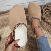 Closed-toe velvet slippers with soft PU lining for cozy comfort