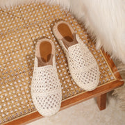 Lightweight summer flat sandals with grippy rubber outsole