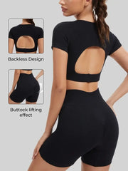 Seamless Yoga Set featuring breathable four-way stretch fabric
