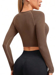 Seamless yoga top in a 90% polyamide 10% elastane blend