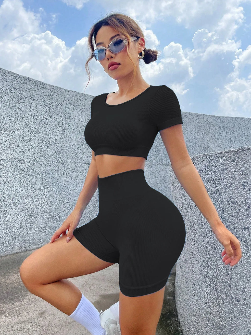 Quick-drying Breathable Seamless Yoga Set Fitness Suit Sports Yoga Short Sleeves and Peach Hip Yoga Pants Shorts