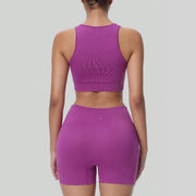 Seamless knitted 2-piece activewear set with moisture-wicking fabric