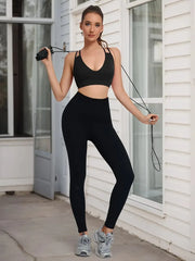 Seamless sweat-wicking sports bra for yoga and running
