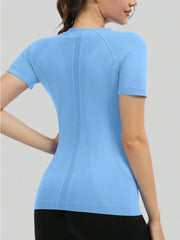 Quick-dry women's yoga shirt in a smooth knit fabric