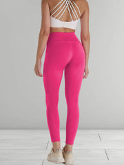 Maanga yoga pants set featuring four-way stretch fabric