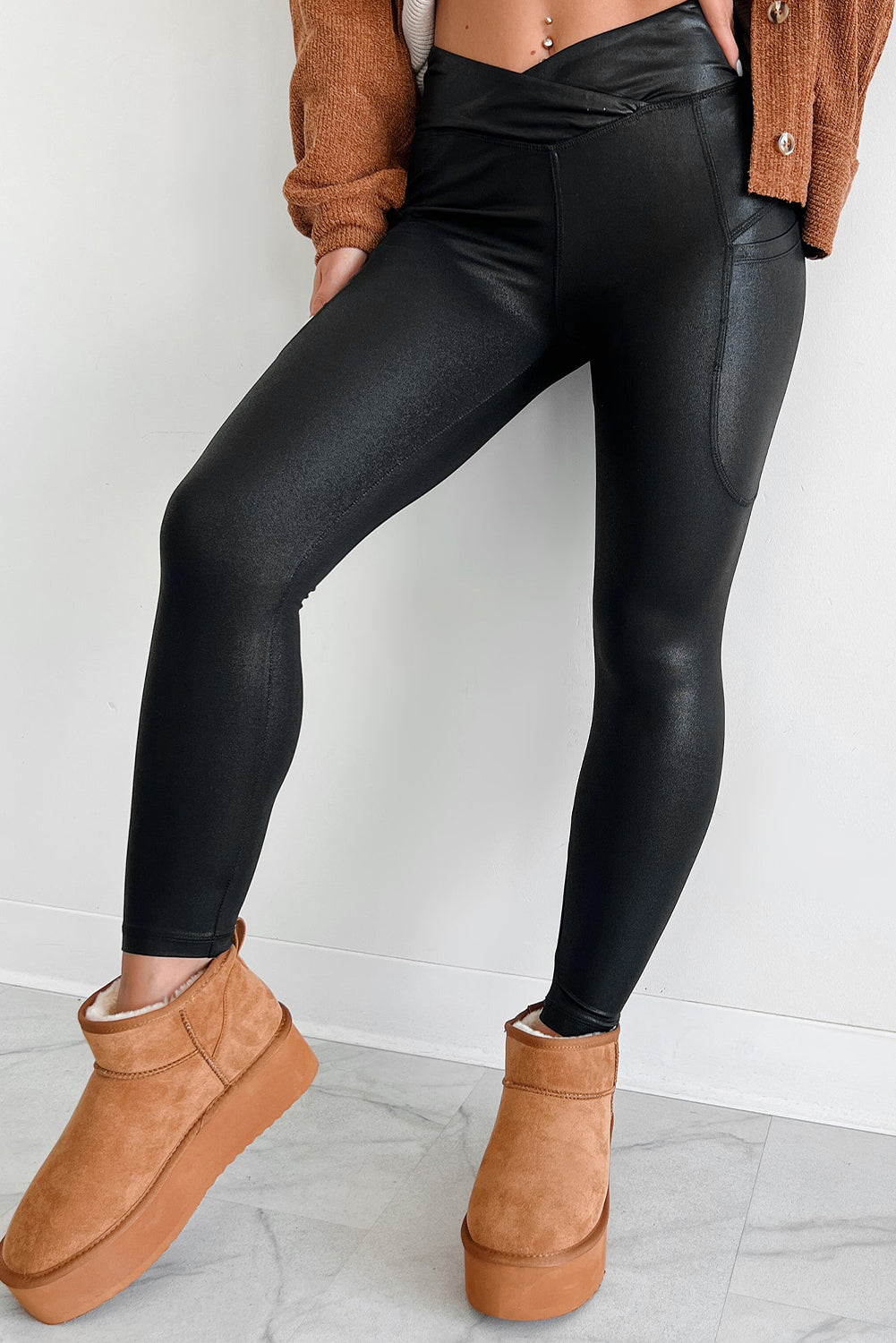 Black V crossover high waist leggings with side pockets